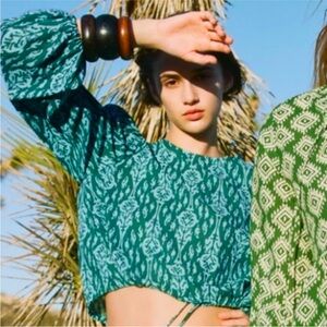 Zara printed blouse can fit  XS to S